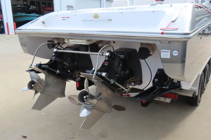  Yacht Photos Pics 2007 Donzi 35 ZR boat with dual propellers and powerful engines, rear view.