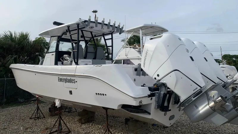  Yacht Photos Pics 2024 EVERGLADES 365 CC - Image 15