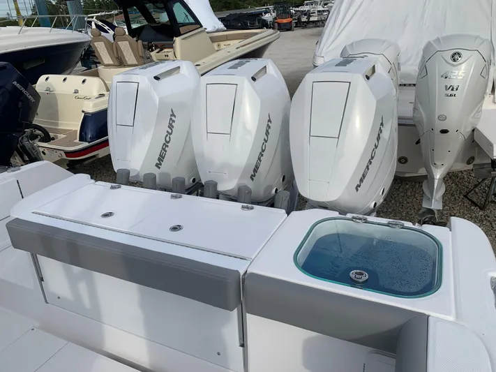  Yacht Photos Pics 2024 EVERGLADES 365 CC - Image 24