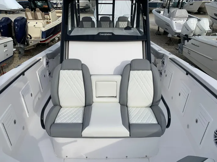  Yacht Photos Pics 2024 EVERGLADES 365 CC - Image 25