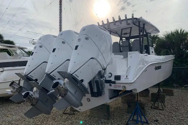  Yacht Photos Pics 2024 EVERGLADES 365 CC - Image 16