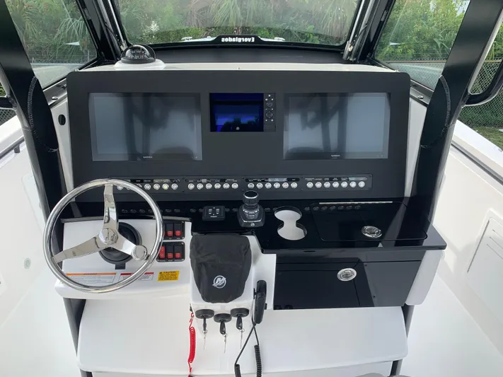  Yacht Photos Pics 2024 EVERGLADES 365 CC - Image 17