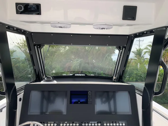  Yacht Photos Pics 2024 EVERGLADES 365 CC - Image 18