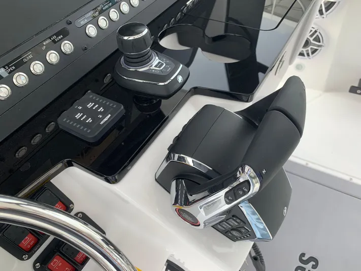  Yacht Photos Pics 2024 EVERGLADES 365 CC - Image 19