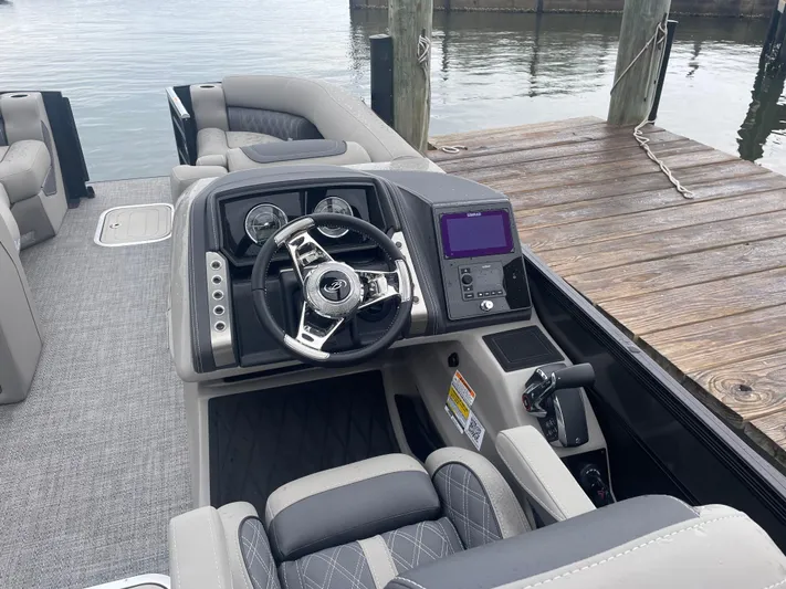  Yacht Photos Pics 2024 Barletta L25ma - Image 5