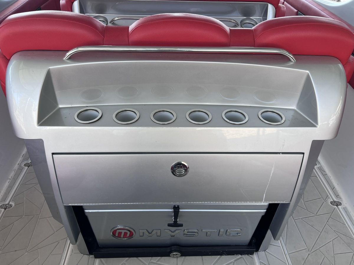 2019 Mystic Powerboats 42 