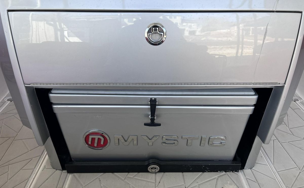 2019 Mystic Powerboats 42 