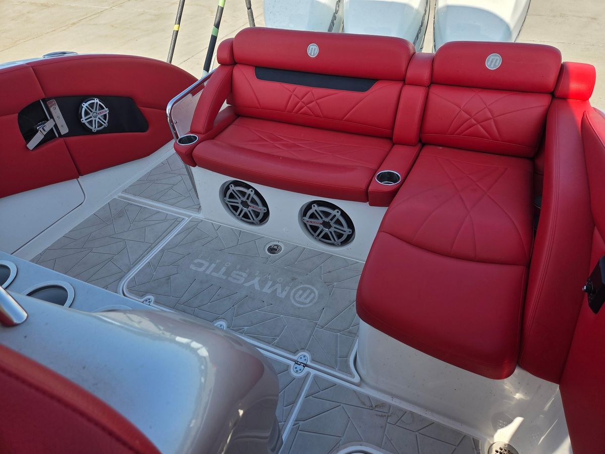 2019 Mystic Powerboats 42 