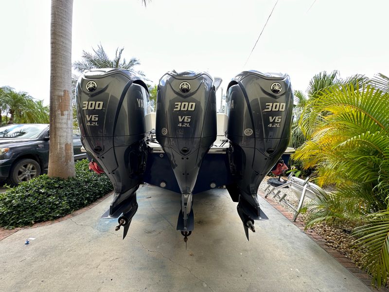2015 Invincible 39 Open