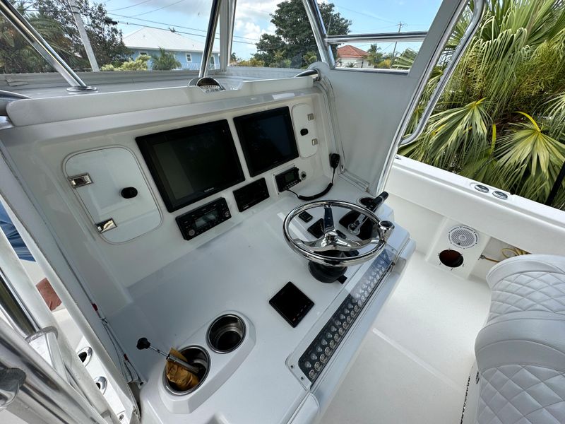 2015 Invincible 39 Open