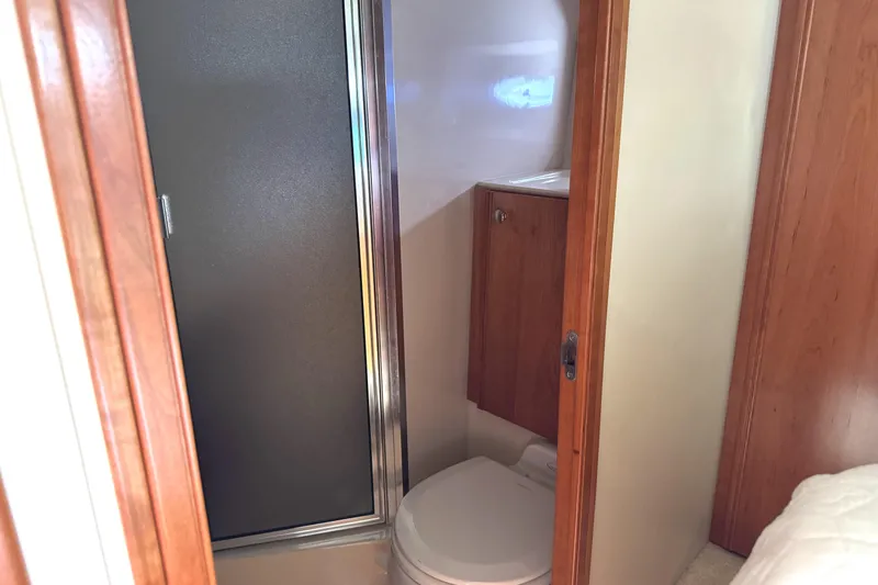 Baby Cake Yacht Photos Pics Bathroom interior of 2004 Meridian 381 Sedan yacht with shower and toilet.