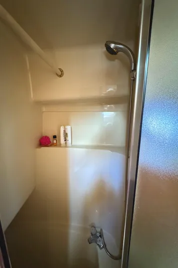 Baby Cake Yacht Photos Pics Shower area in 2004 Meridian 381 Sedan yacht with toiletries and showerhead.
