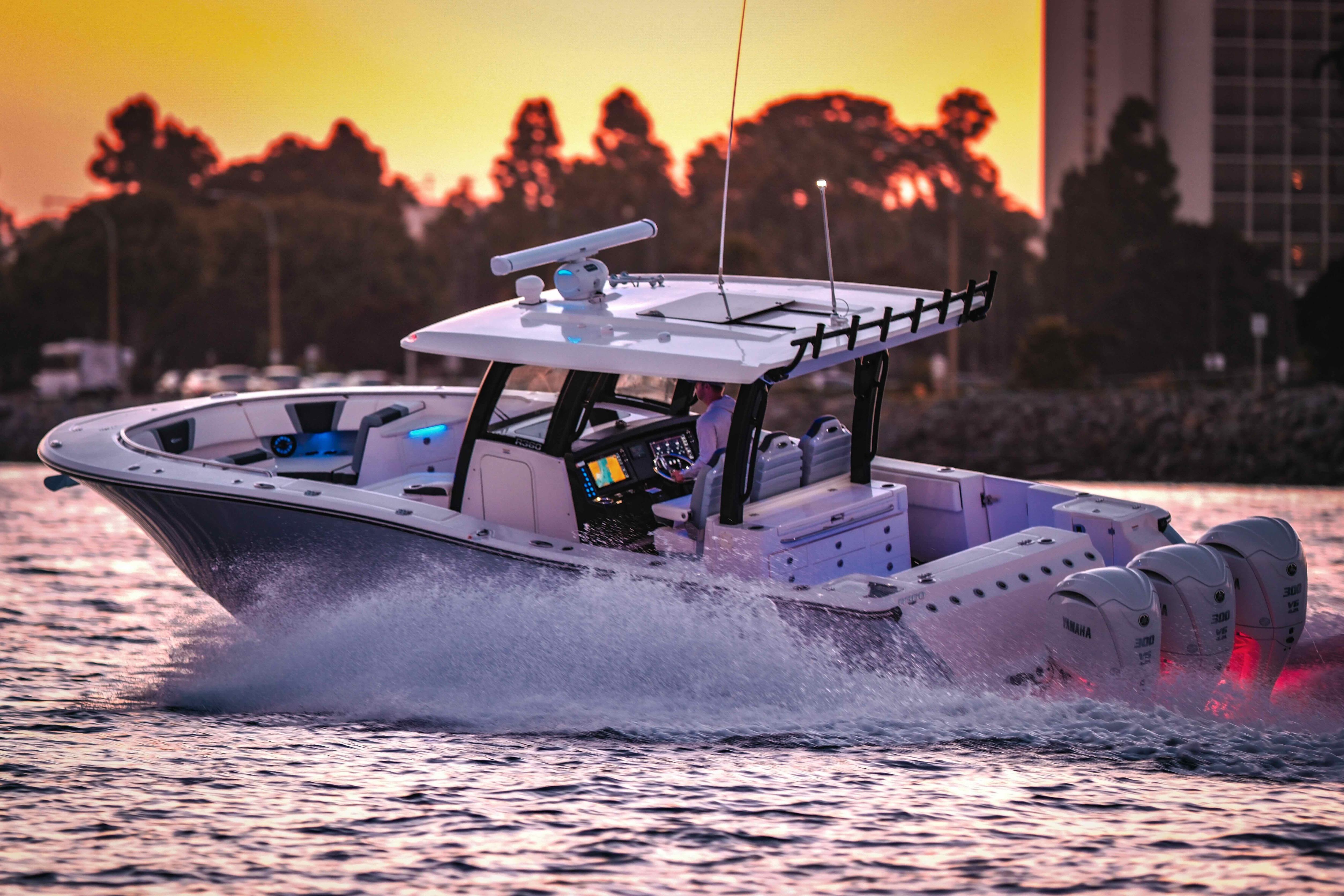 Robalo R360 Center Console