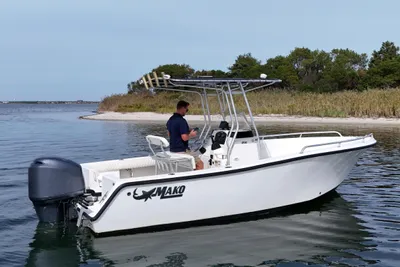 Mako 212 Center Console