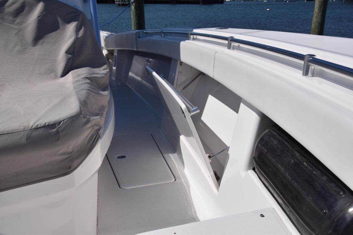 2018 Invincible 42 