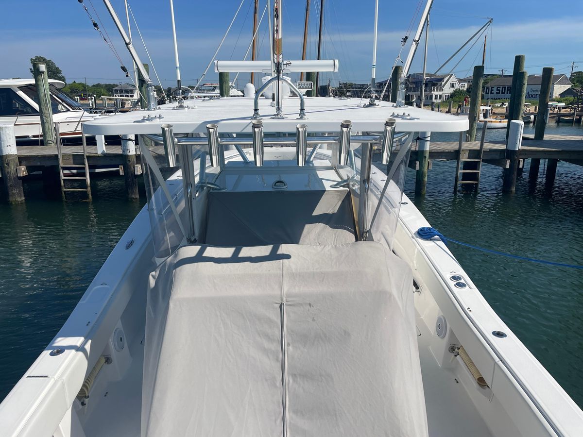 2018 Invincible 42 