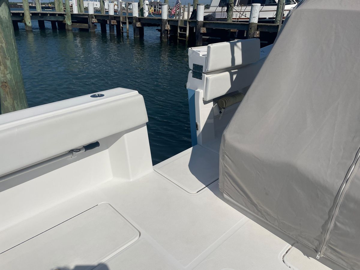2018 Invincible 42 