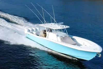 Invincible 42 Center Cabin