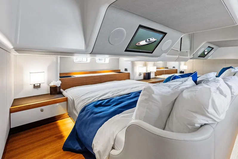 A. Noochette Yacht Photos Pics Luxurious 2024 Zeelander Z5 yacht cabin with elegant bedding and modern lighting.