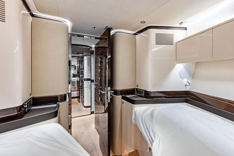 A. Noochette Yacht Photos Pics 