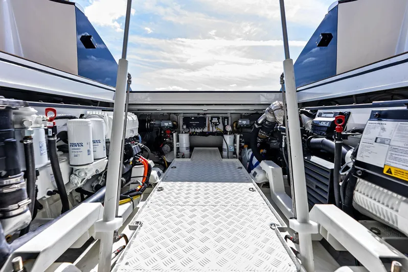 A. Noochette Yacht Photos Pics 