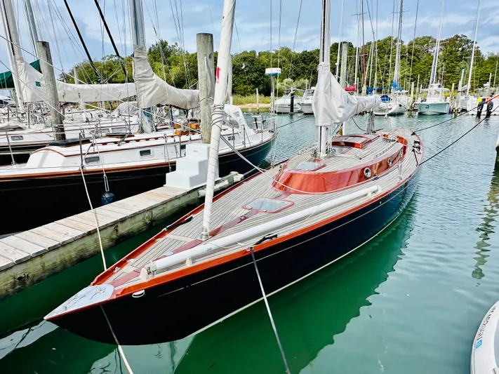 Bamboozle Yacht Photos Pics Sleek 2010 Spirit Yachts Spirit 46 sailboat docked in a marina.