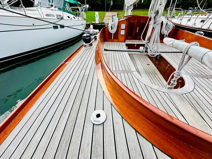 Bamboozle Yacht Photos Pics Deck of 2010 Spirit Yachts Spirit 46 sailboat with wooden finish and mooring details.