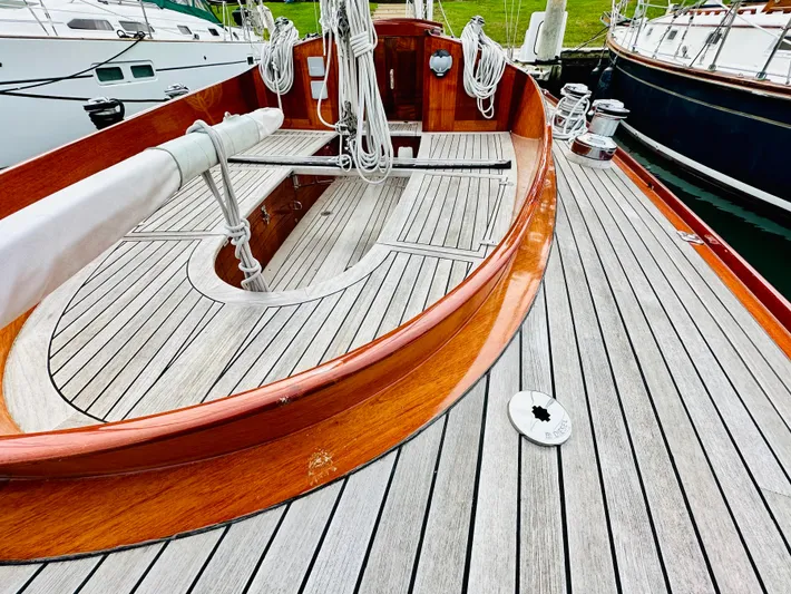 Bamboozle Yacht Photos Pics Deck of 2010 Spirit Yachts Spirit 46 sailboat with wooden finish and rigging details.