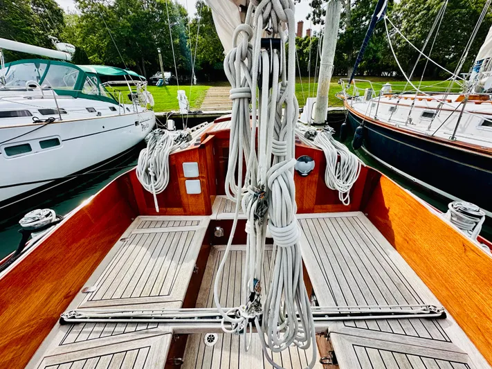 Bamboozle Yacht Photos Pics Deck view of 2010 Spirit Yachts Spirit 46 sailboat, featuring wooden finish and rigging.