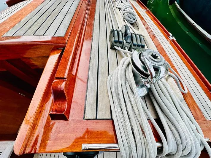 Bamboozle Yacht Photos Pics Deck of 2010 Spirit Yachts Spirit 46 with polished wood and coiled ropes.