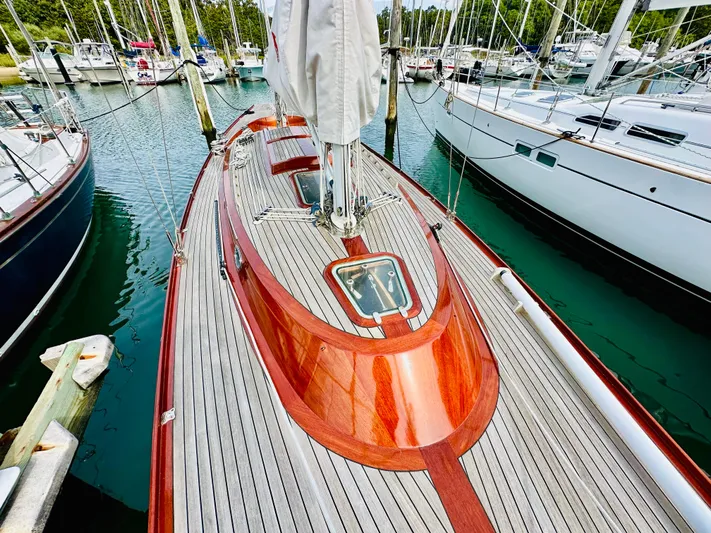 Bamboozle Yacht Photos Pics Luxurious 2010 Spirit Yachts Spirit 46 sailboat docked in a marina.