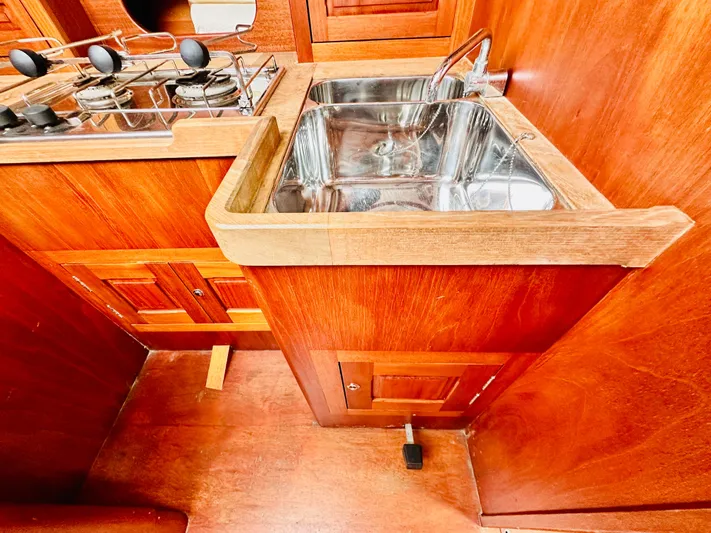 Bamboozle Yacht Photos Pics 