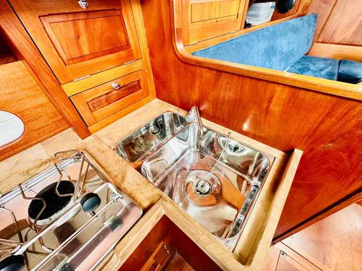 Bamboozle Yacht Photos Pics 