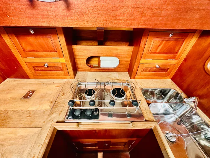 Bamboozle Yacht Photos Pics 