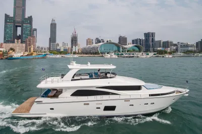 2026 Johnson Motor Yacht w/Hydraulic Platform
