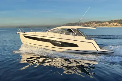 2023 Sealine S335