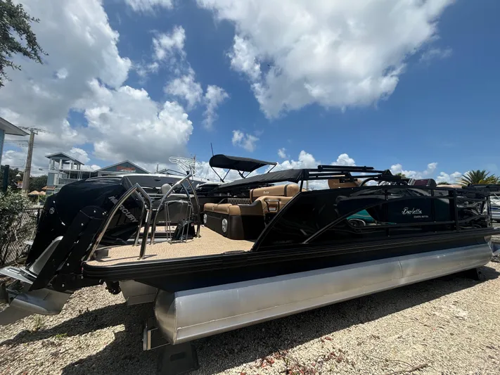  Yacht Photos Pics 2025 BARLETTA L23UC - Image 2