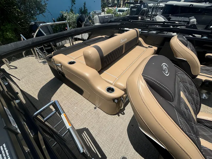  Yacht Photos Pics 2025 BARLETTA L23UC - Image 7