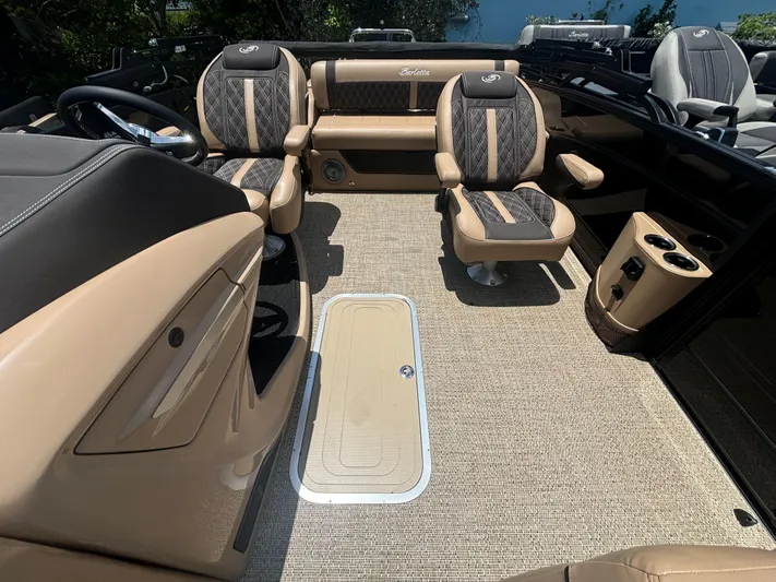  Yacht Photos Pics 2025 BARLETTA L23UC - Image 6