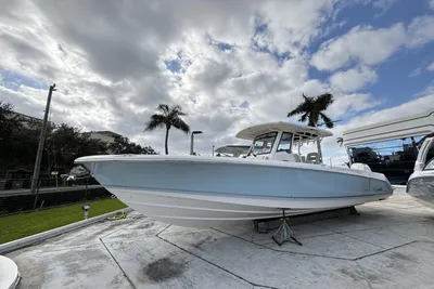 Boston Whaler 330 Outrage