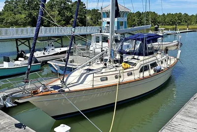 Island Packet 445