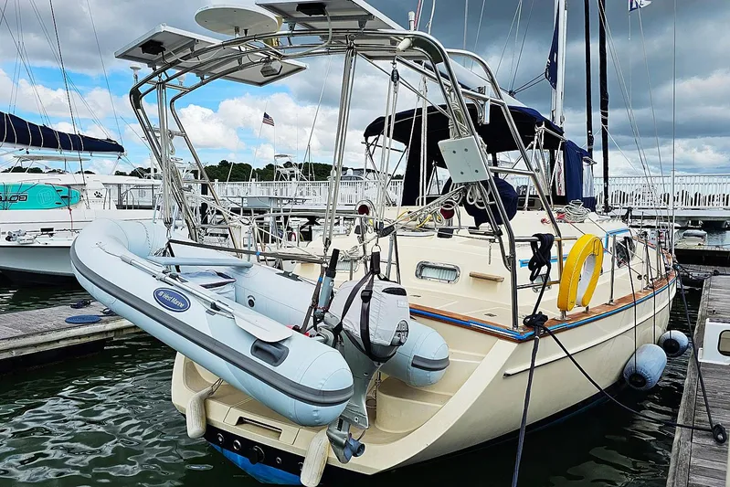  Yacht Photos Pics 2006 Island Packet 445 sailboat docked with dinghy and solar panels.