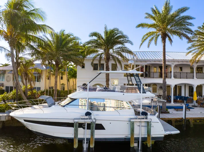 Patriot Yacht Photos Pics 