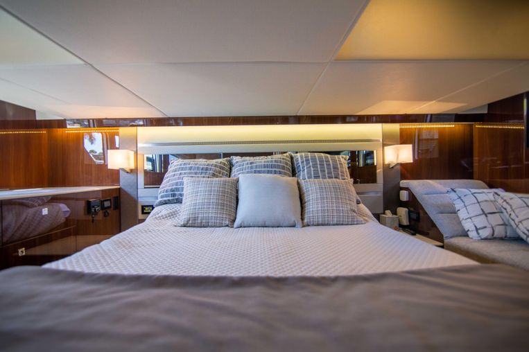 2022-46-cruisers-yachts-cantius