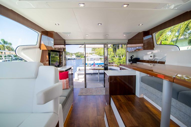 2022-46-cruisers-yachts-cantius