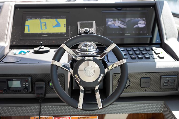 2022-46-cruisers-yachts-cantius
