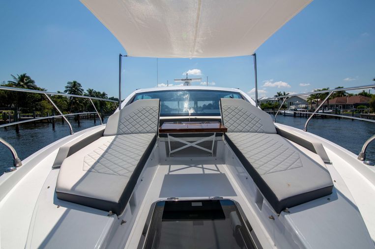 2022-46-cruisers-yachts-cantius