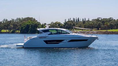2022 46' Cruisers Yachts-Cantius Palm Beach Gardens, FL, US