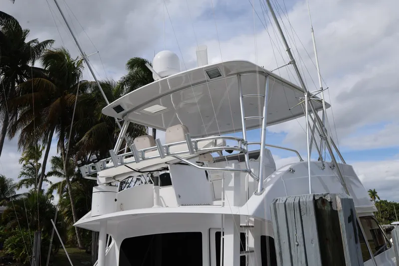  Yacht Photos Pics 2005 Viking 52 Convertible yacht with flybridge, docked near palm trees.