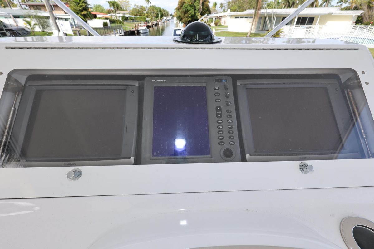 2005 Viking 52 